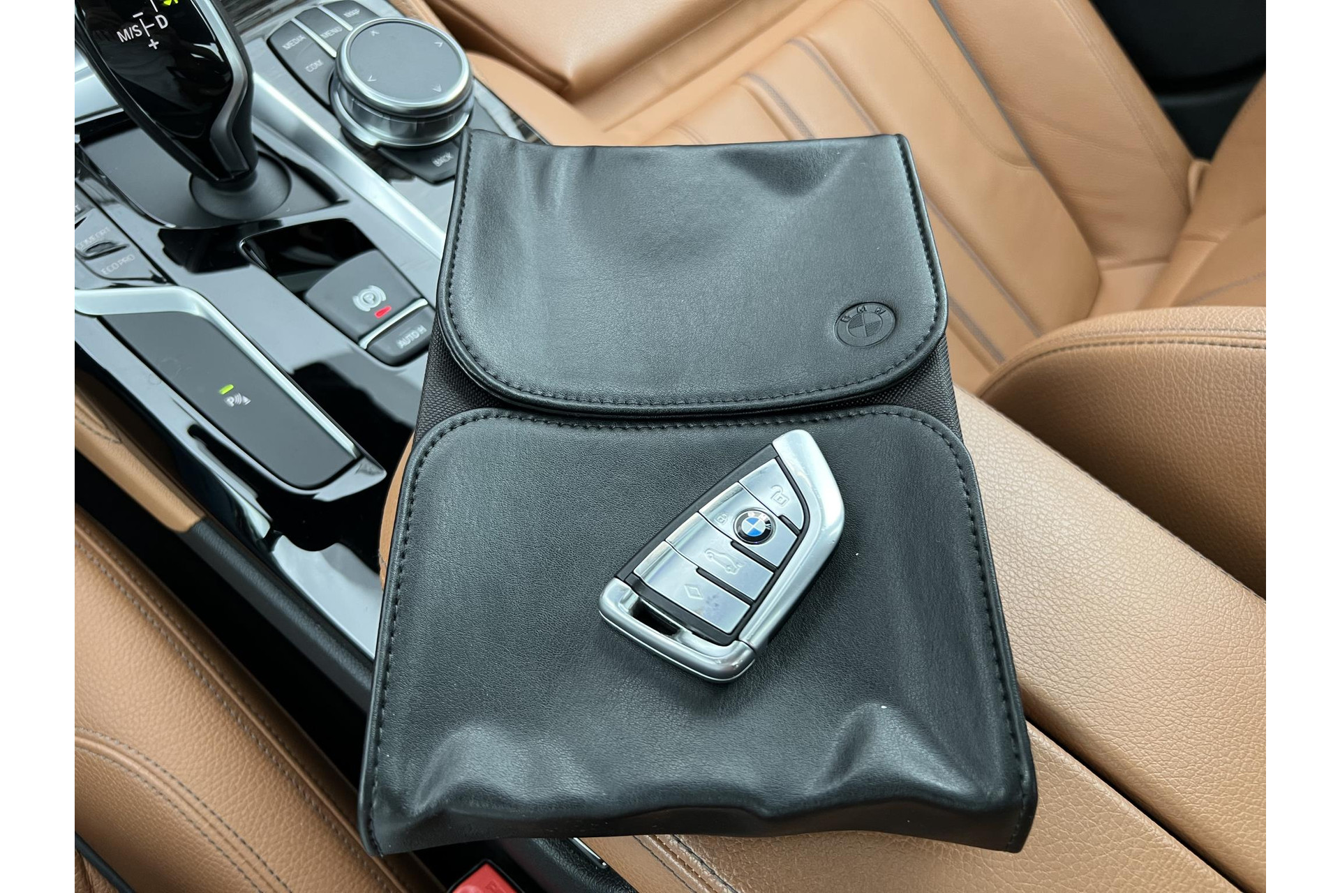 BMW 5 Serie 520d High Executive*DAKJE*HUD*CRUISE*NAVI.PROF*LED